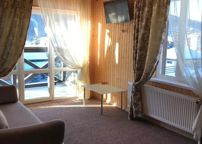 Приватна садиба Два сини та донька Буковель